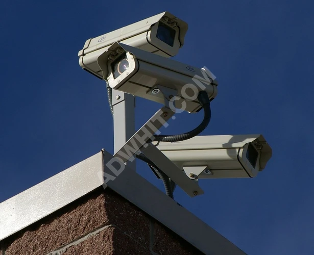 CCTV gözetim kameraları iletişim kabloları