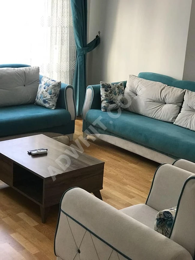 İstanbul bahçeşehirin lüks bir konut projesi içinde aylık olarak 3 + 1 eşyalı kiralık daire