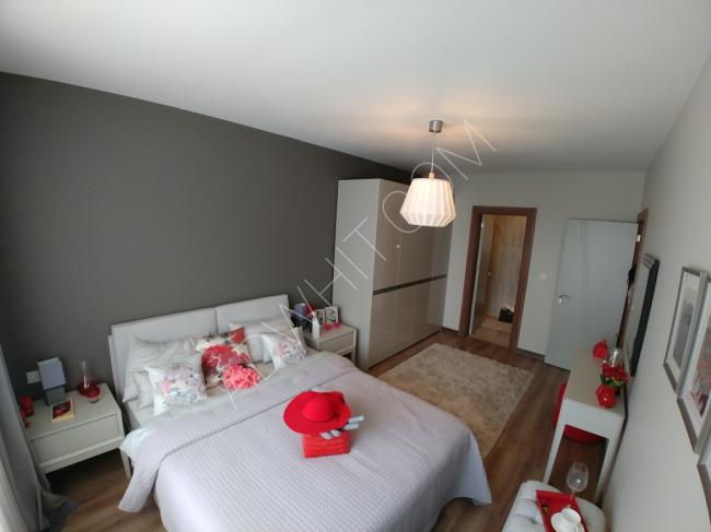 شقة للبيع في اسطنبول ثلاث غرف و صالة ضمن مجمع سكني بسعر 79000 دولار