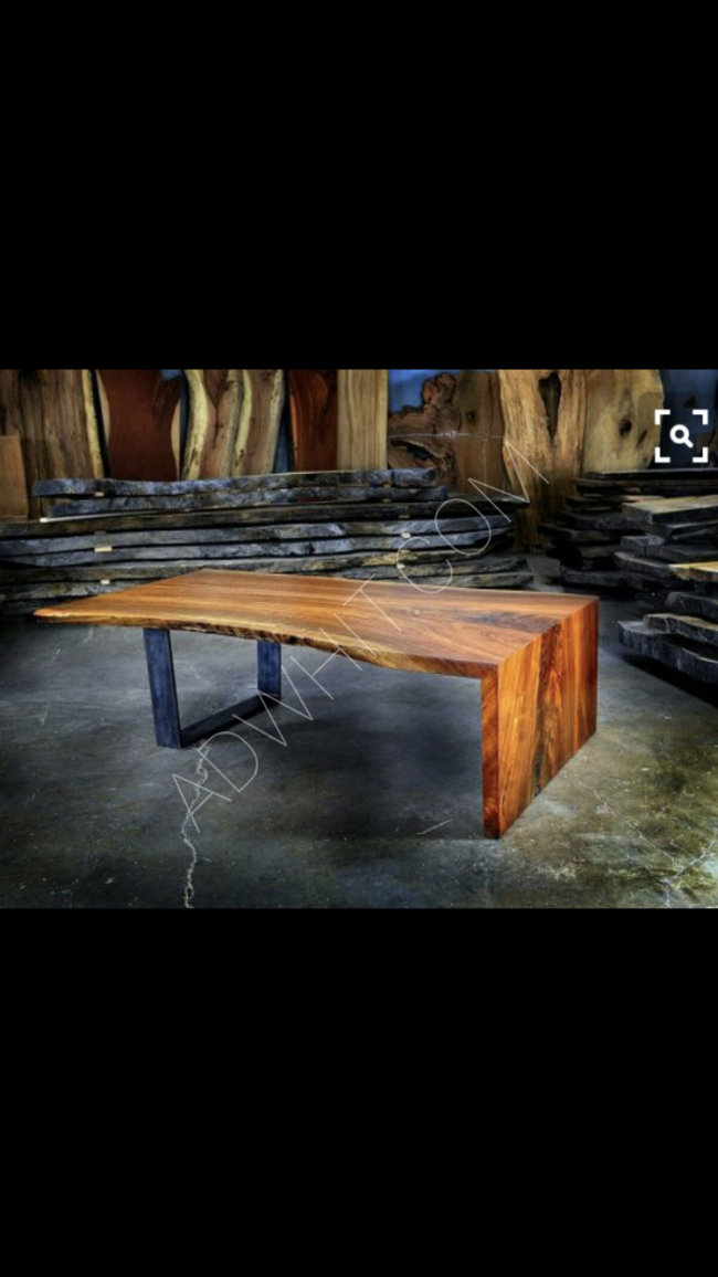 طاولة خشب