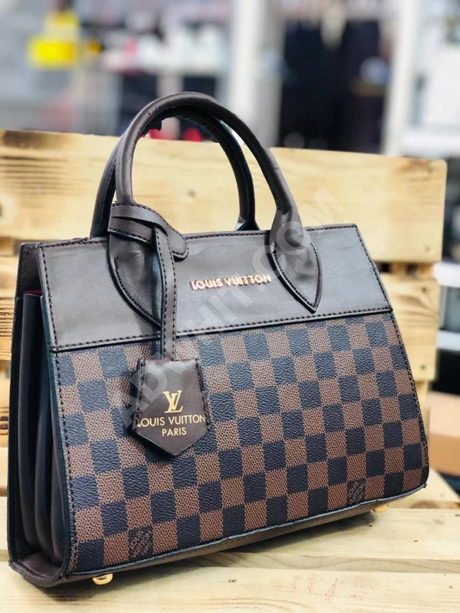 حقائب نسائيه بجميع الالوان والاشكال وبأفضل الاسعار