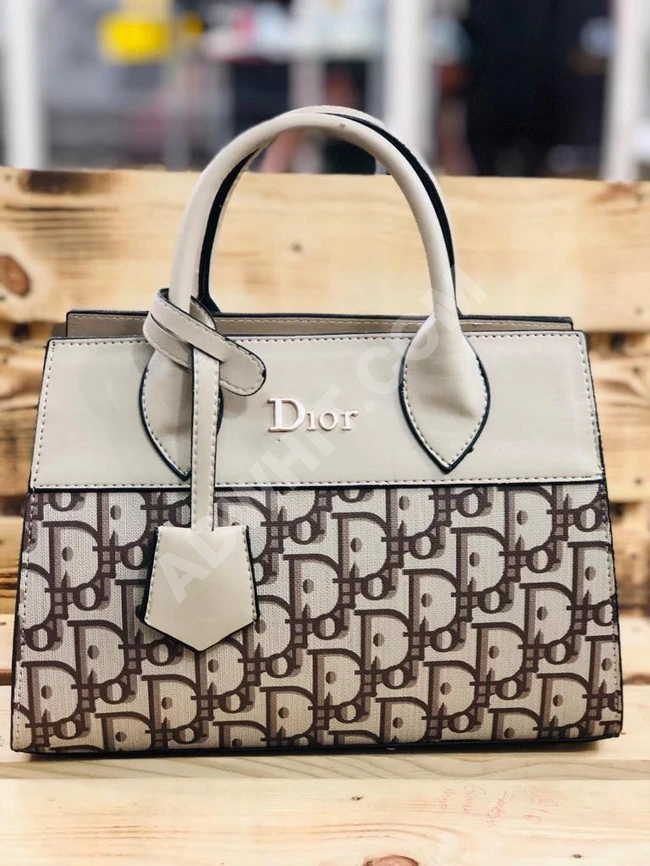 حقائب نسائيه بجميع الالوان والاشكال وبأفضل الاسعار