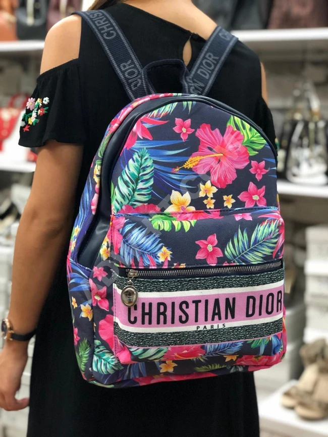 شنطه نسائيه بجميع اشكالها وبسعر مغري 