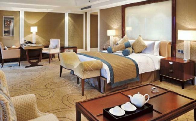 فندق 5 نجوم 11 طابق يضم الفندق 227 غرفة و 478 سريراً.