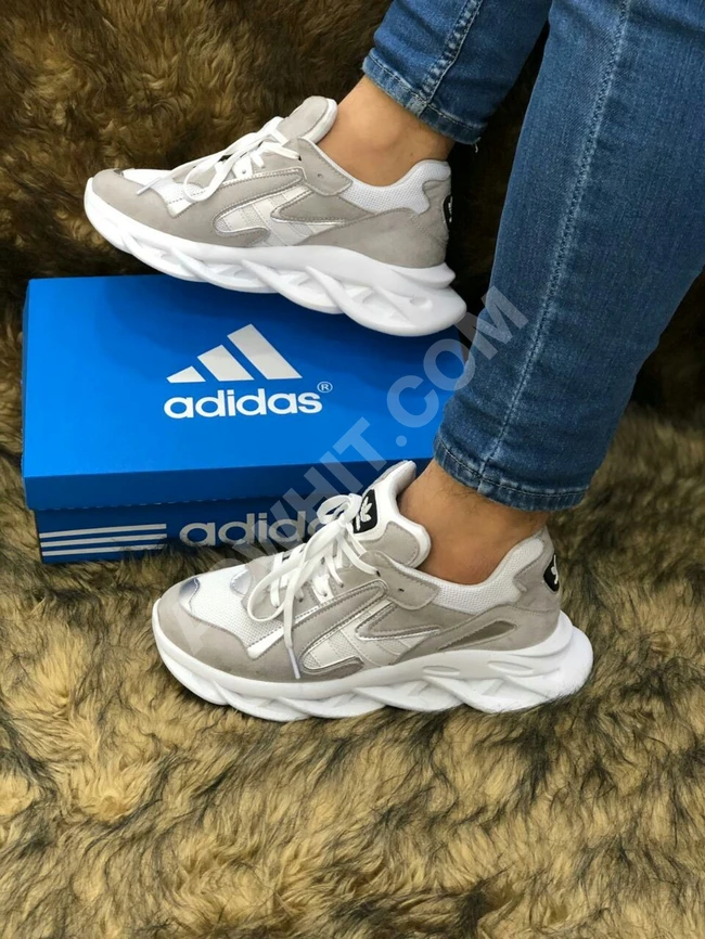 حذاء رجالي رياضي adidas عالي الجودة