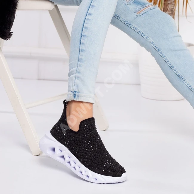 حذاء رياضي نسائي