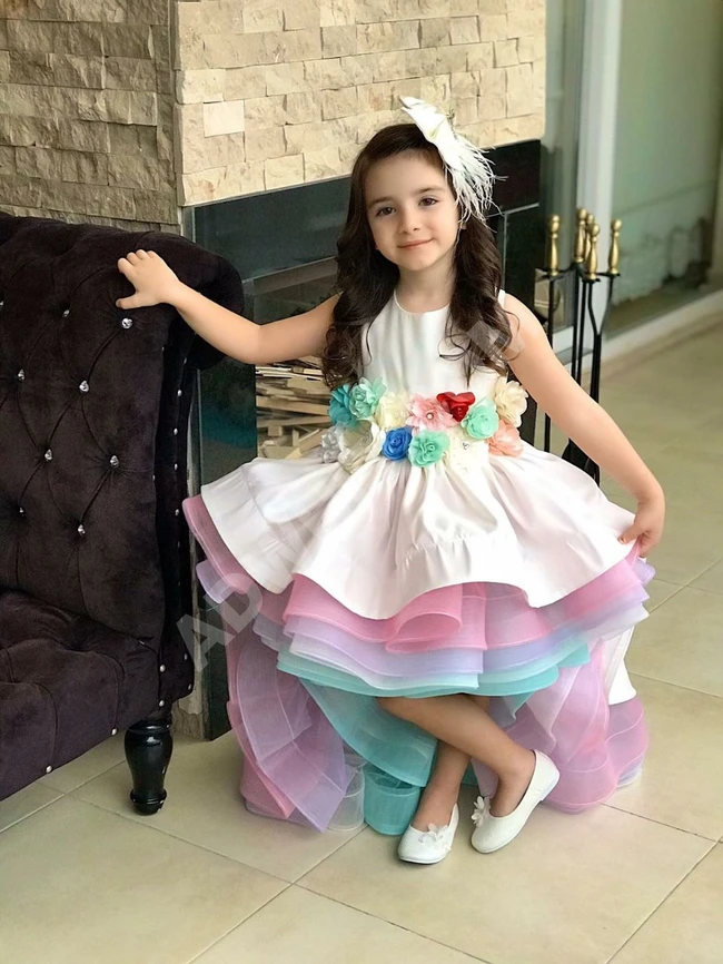 فستان بناتي بألوان زاهية