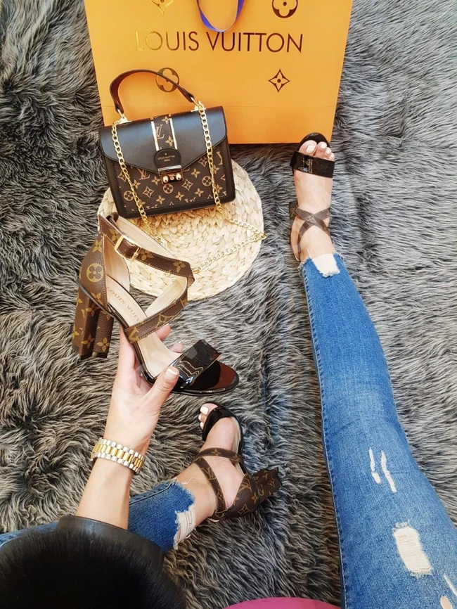 طقم حذاء سبور +شنطة يجننننن