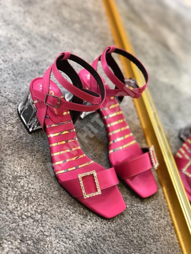 حذاء سبور بثلاث ألوان