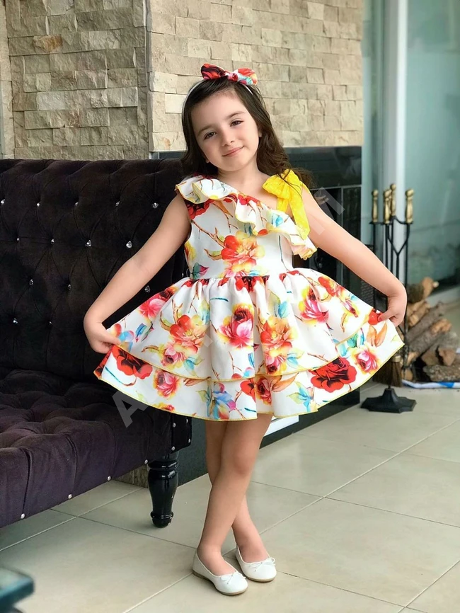 فستان بناتي بألوان زاهية