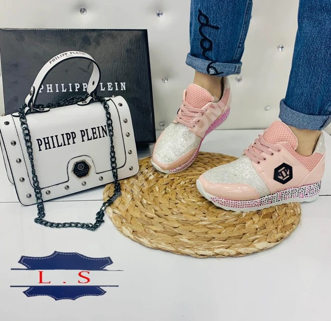 حذاء سبور +حقيبة مميز جدا