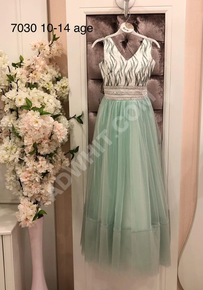 فستان بناتي محير