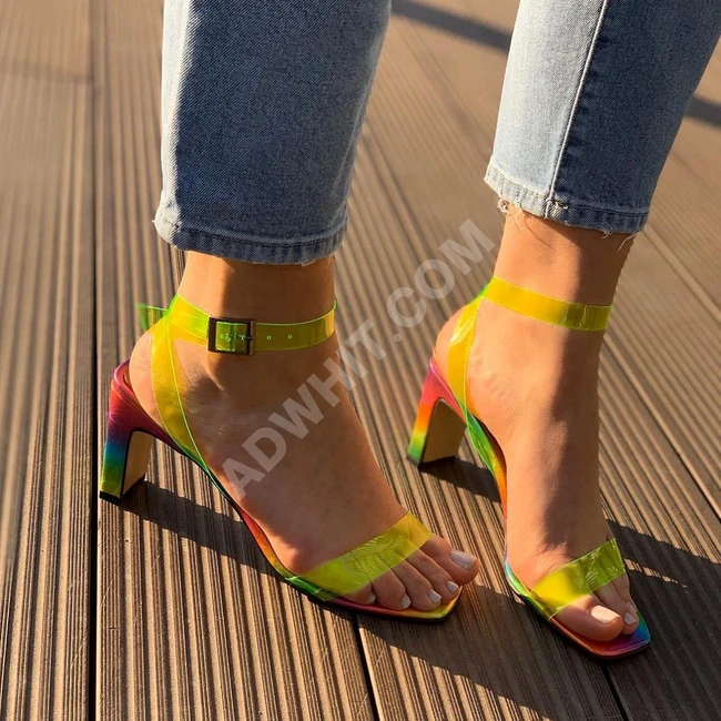 حذاء سبور ملون