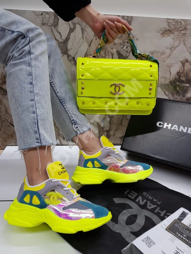 حذاء رياضي مع حقيبة مميز جداا