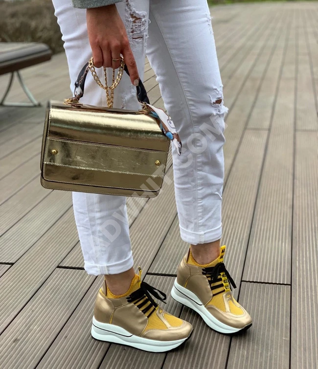 حذاء سبور مع شنطة