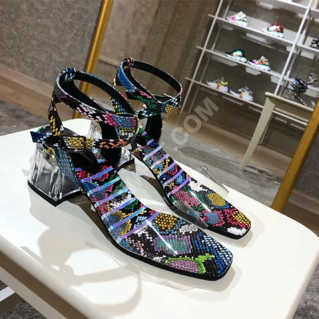 حذاء نسائي سبور