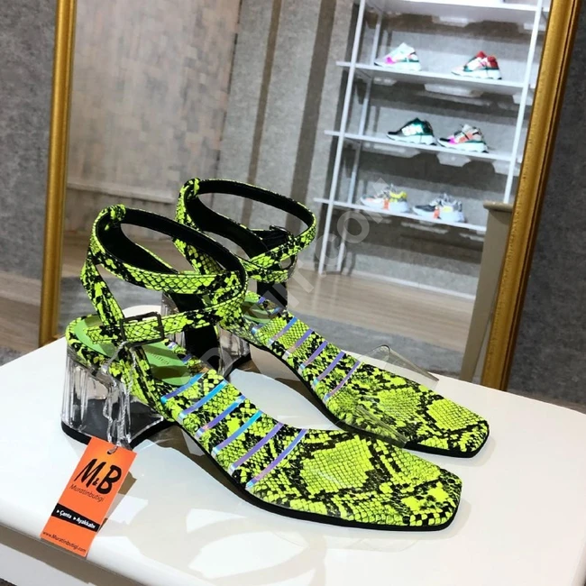 حذاء نسائي سبور