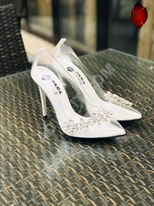 حذاء شفاف آخر موضة