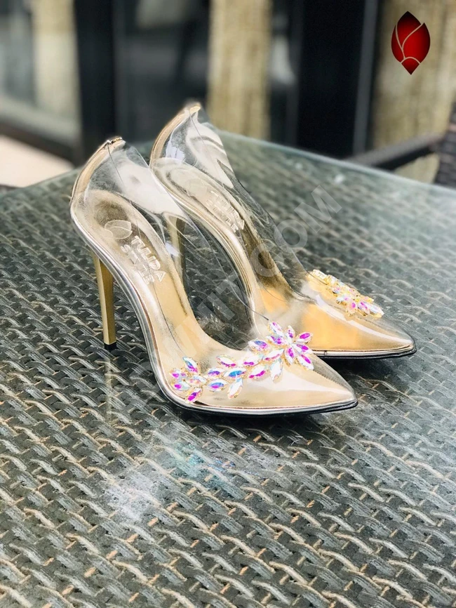 حذاء شفاف آخر موضة