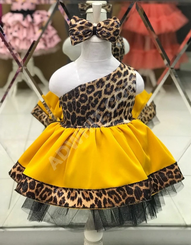 فستان بناتي مع اكسسوار للشعر