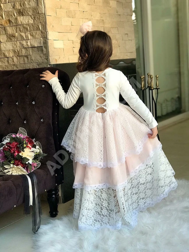 فستان مع اكسسوار للشعر