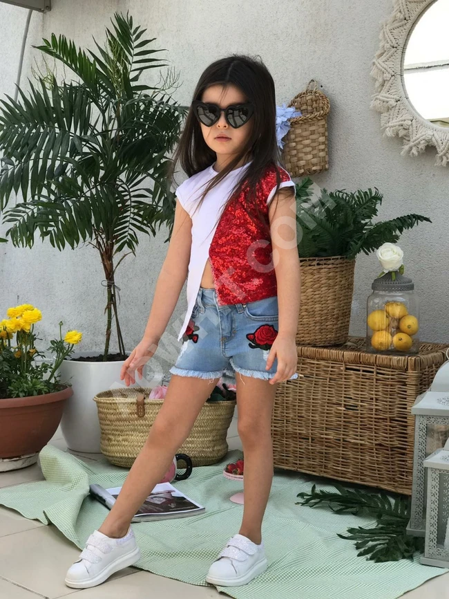 طقم بناتي تيشرت مع شورت جينز 