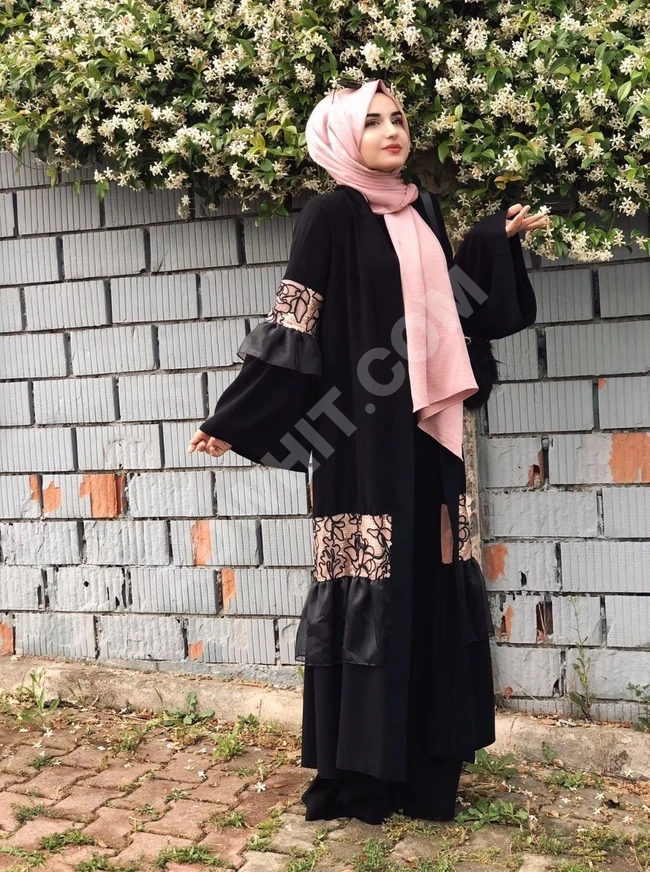 عباءة نسائية