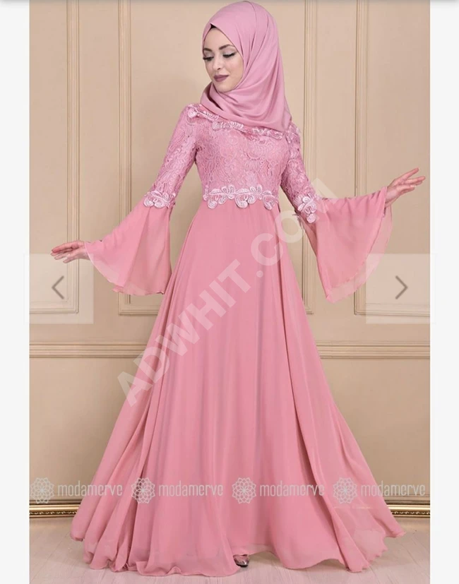 فستان نسائي