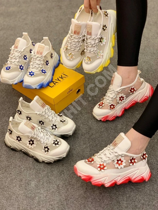 حذاء سبور وكعب نسائي