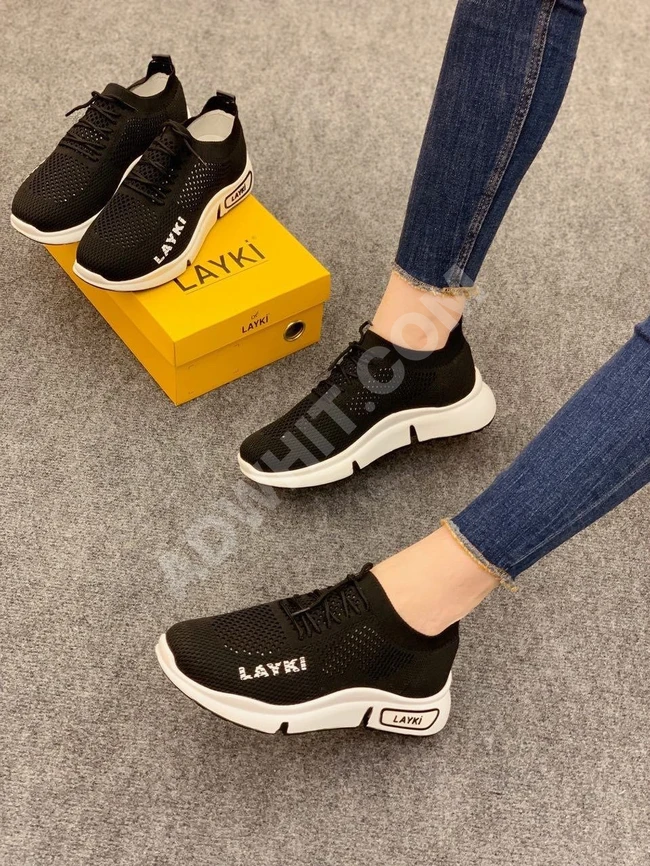 حذاء رياضي نسائي 