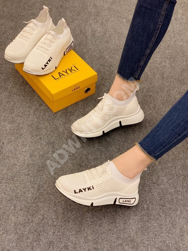 حذاء رياضي نسائي 