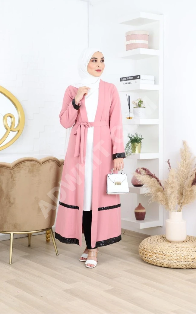 عباءة نسائية مميزة