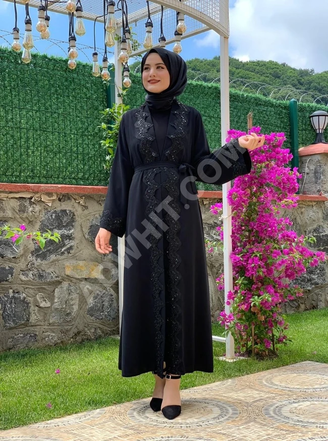 عباءة نسائية مميزة