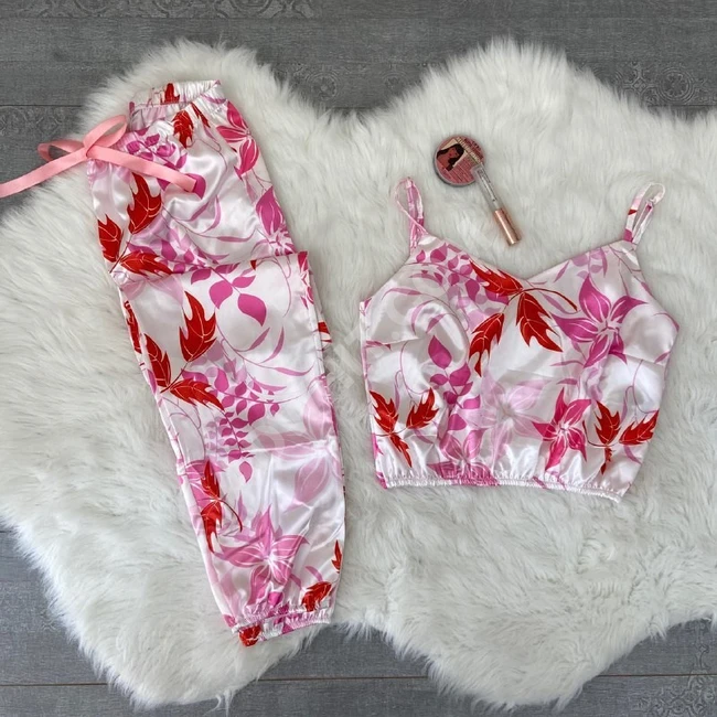 بيجاما نوم نسائية