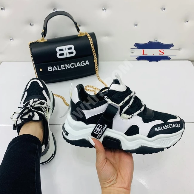 طقم حذاء رياضي مع حقيبة