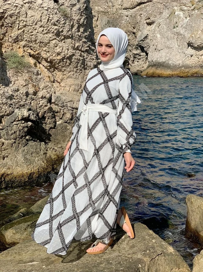 فستان نسائي مناسب للمحجبات