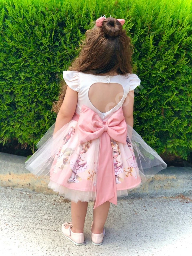 فستان مع اكسسوار للشعر