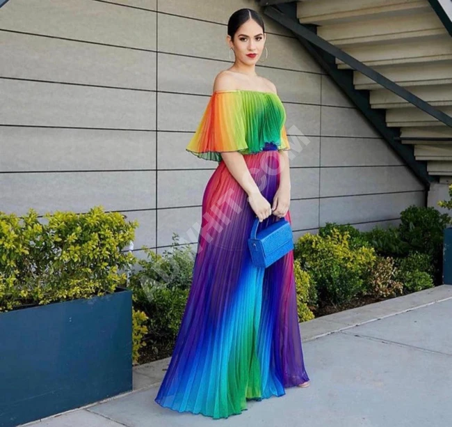 فستان نسائي بألوان زاهية