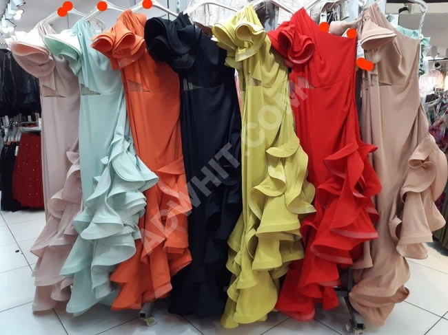 فستان سهرة بقصة مميزة