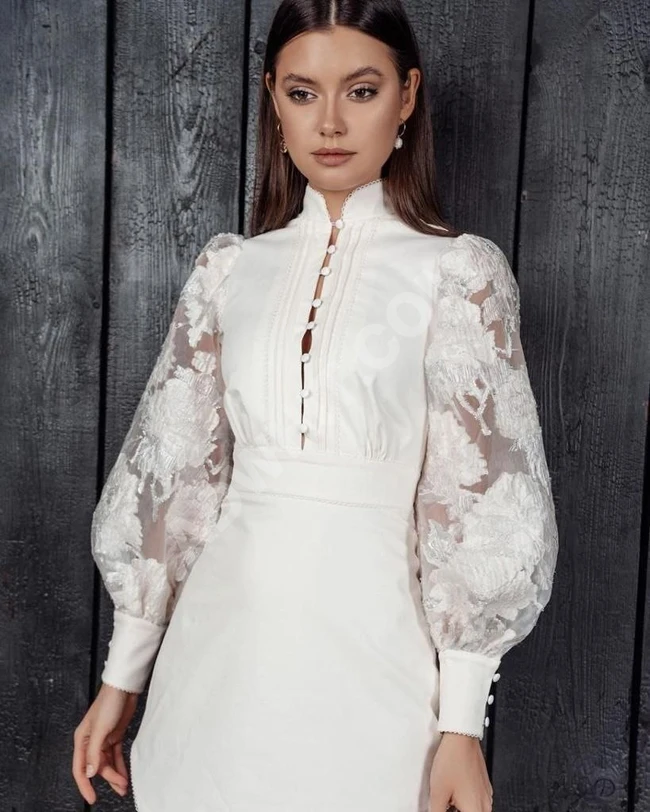 فستان قصير بأكمام مميزة