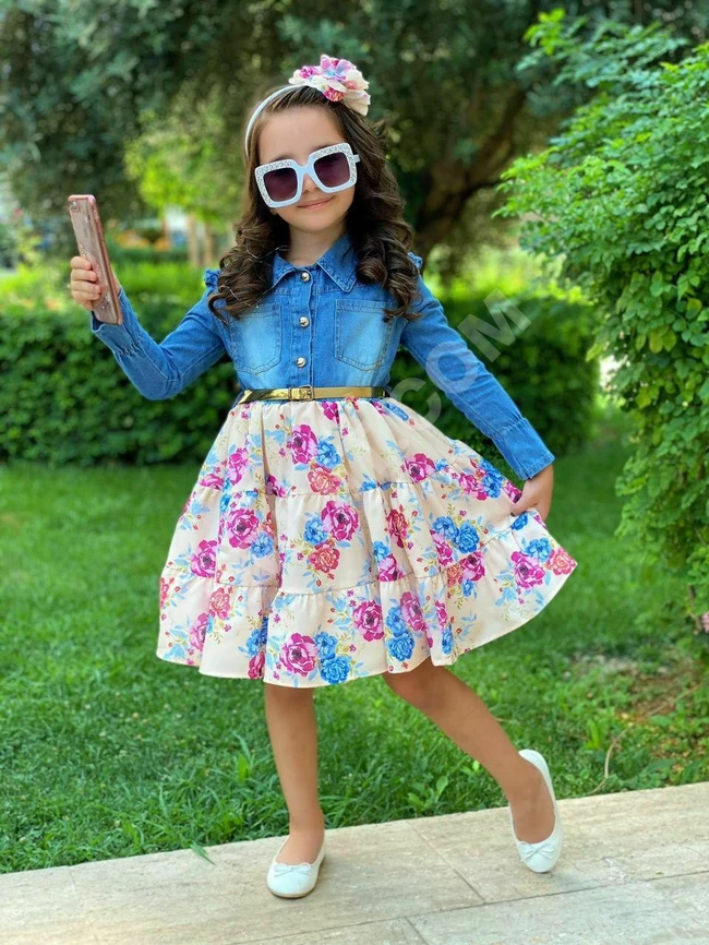 فستان مع حزام واكسسوار شعر