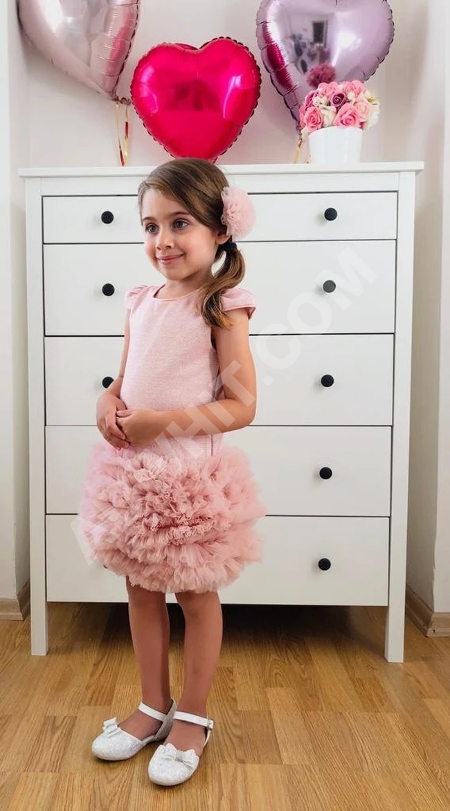 فستان مع اكسسوار للشعر