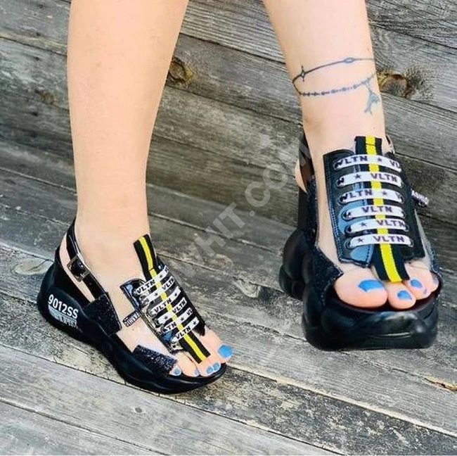 حذاء سبور نسائي 