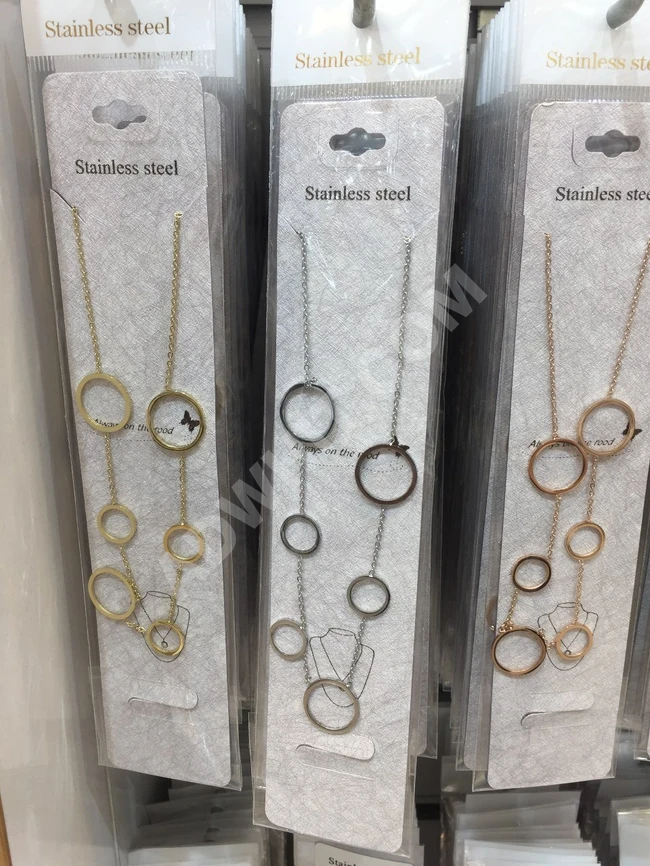 سلاسل نسائية ناعمة