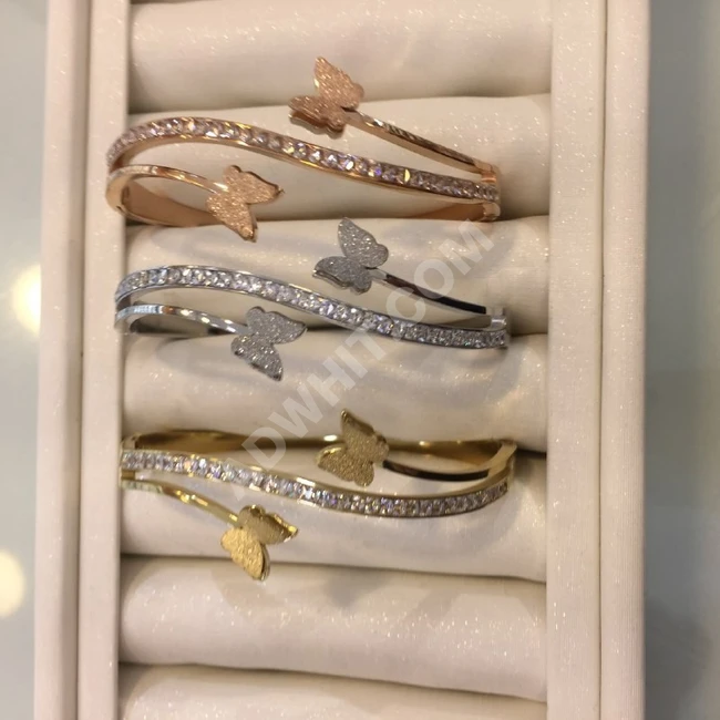 أساور نسائية 