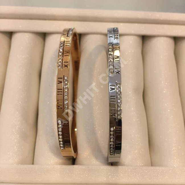 أساور نسائية 