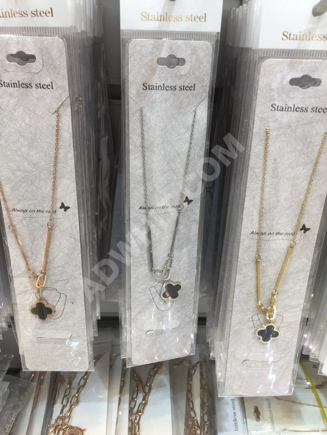 سلاسل نسائية ناعمة