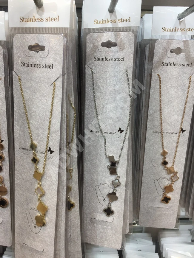 سلاسل نسائية ناعمة