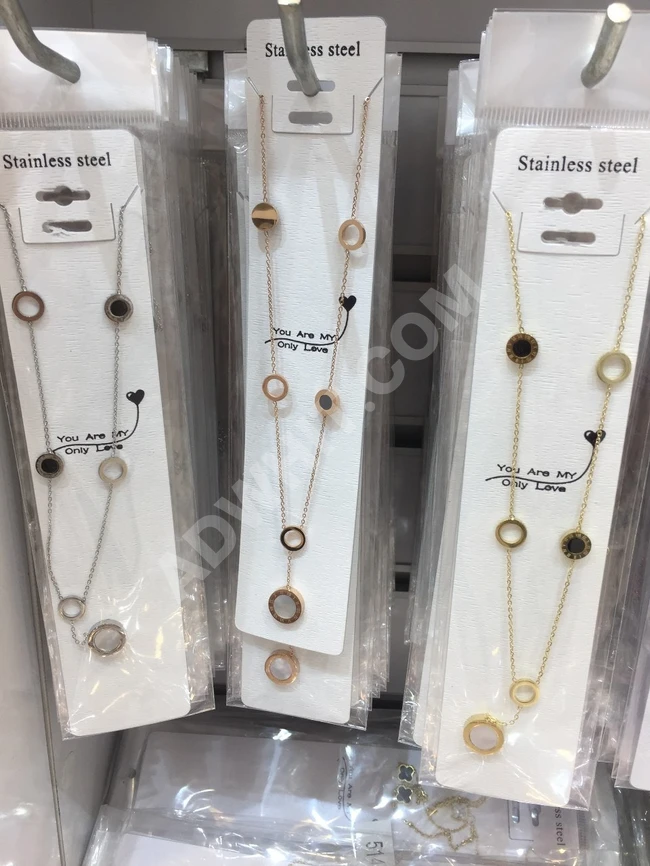 سلاسل نسائية ناعمة