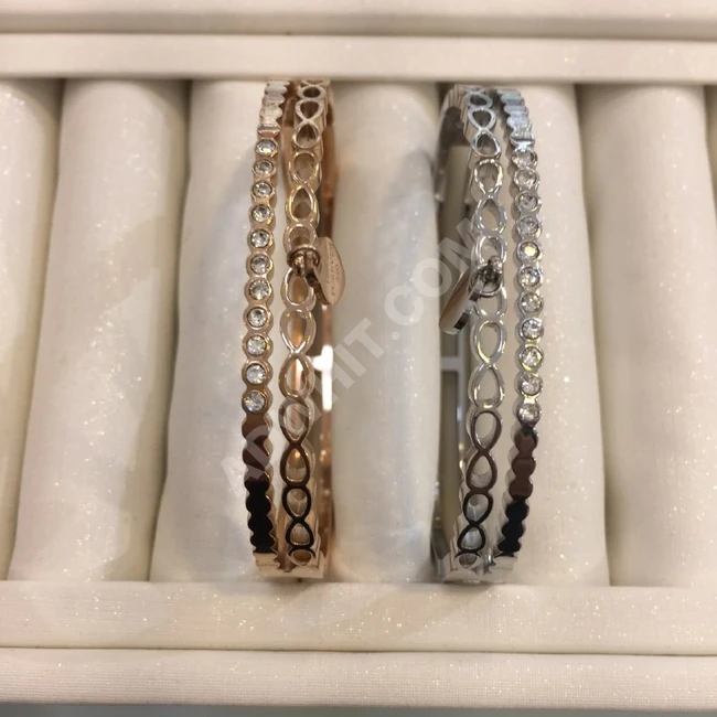 أساور نسائية 